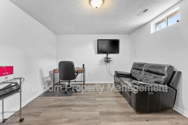 Building Photo - 15305 Brazil Cir