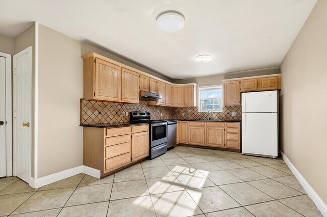 Building Photo - 2415 93rd St