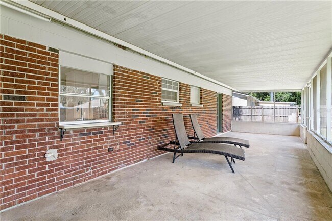 Building Photo - 6928 Greenhill Pl
