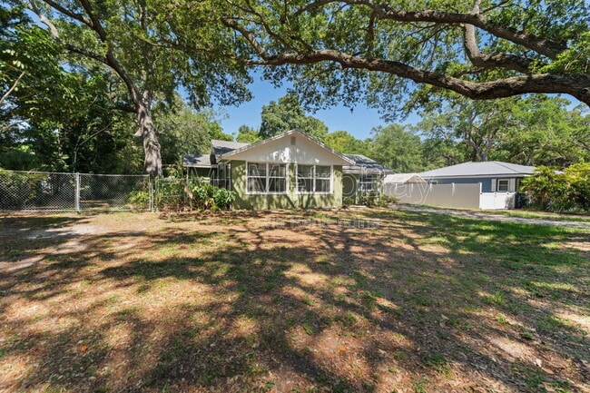 Building Photo - 4939 Woodland Dr