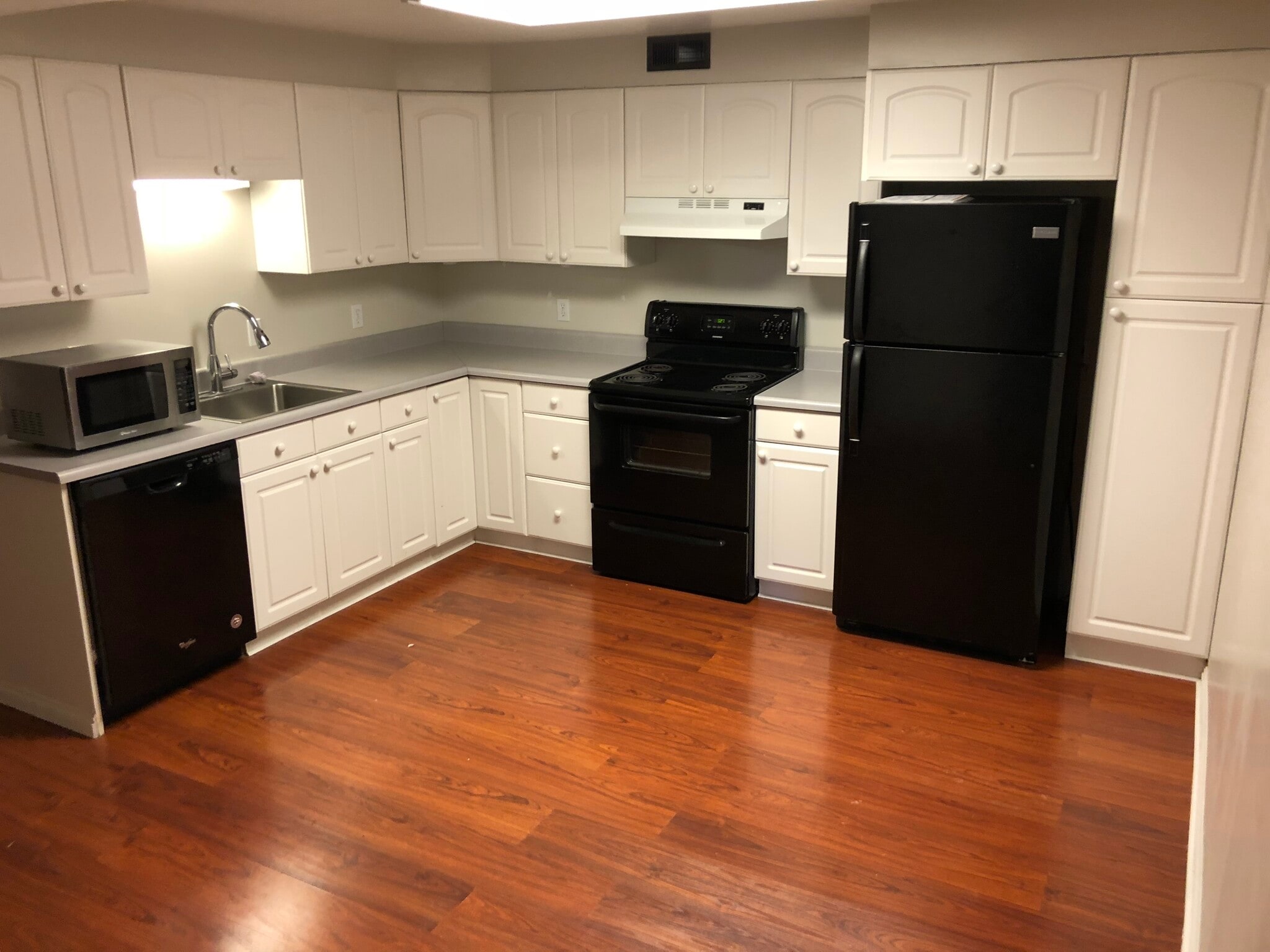 Building Photo - 7928 S DA VINCI DR