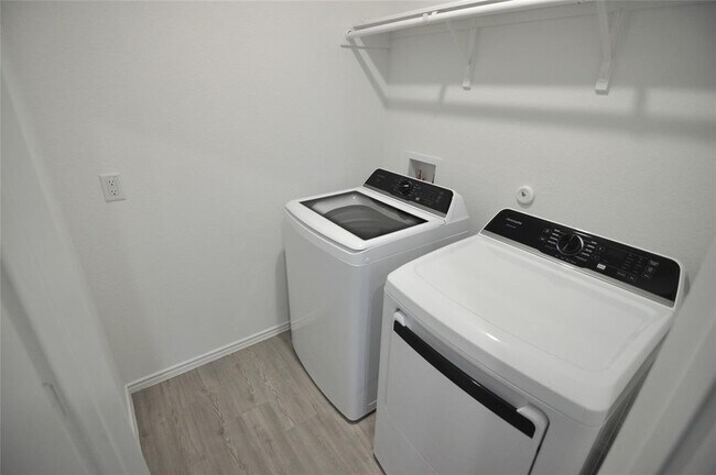 Building Photo - 1537 Chapel Rnch Rd