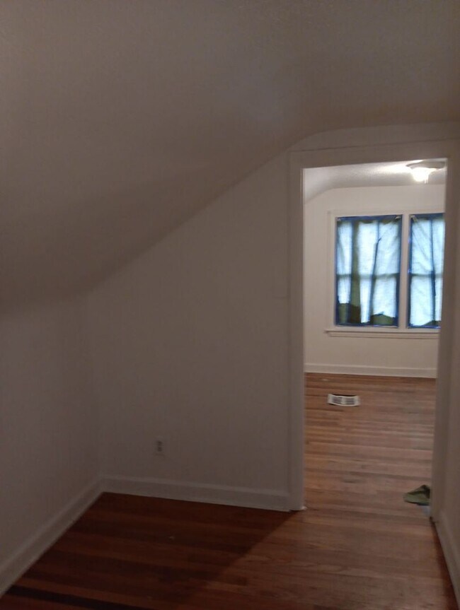 Building Photo - Quaint 3 bedroom home