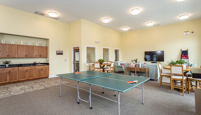 Building Photo - 2402 Clubhouse Ct