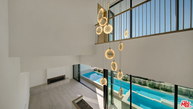 Building Photo - 8765 Hollywood Blvd