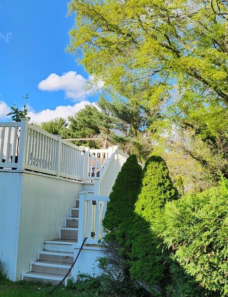 Building Photo - 5 Thorman Ln