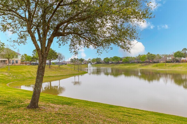 Building Photo - 2201 Signal Hill Dr