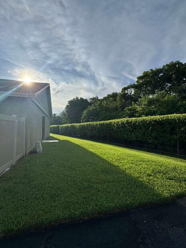 Building Photo - 10324 Boca Bend W