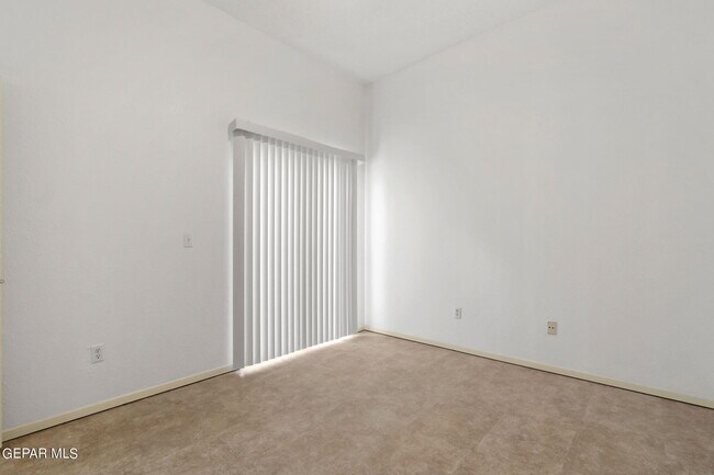 Building Photo - 205 N Alto Mesa Dr