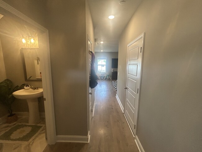 Building Photo - 427 Mattingly Dr