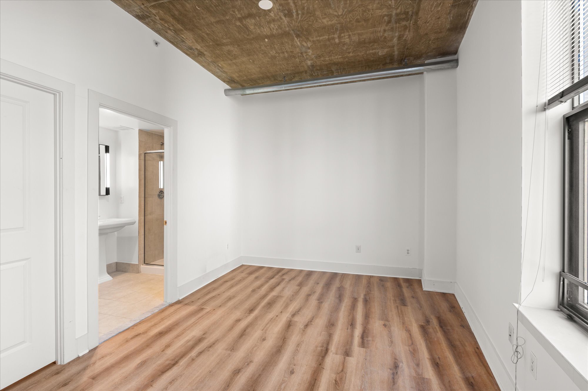 Building Photo - 2301 Champlain St NW