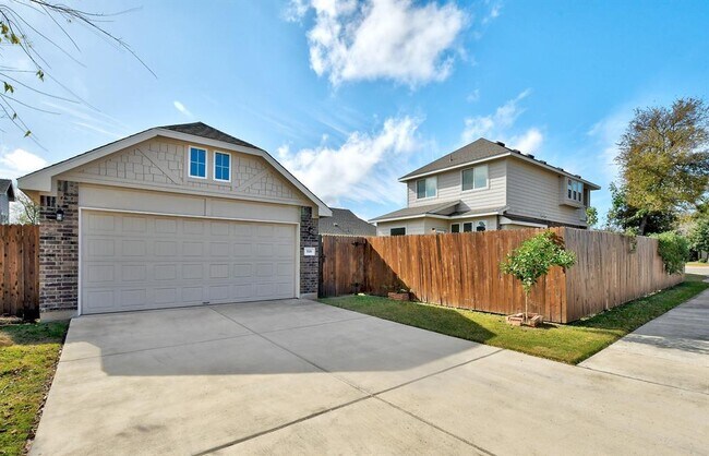 Building Photo - 518 Stonewood Ln