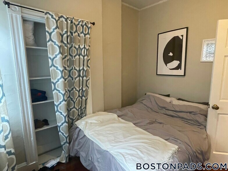 Building Photo - 20 Moon St