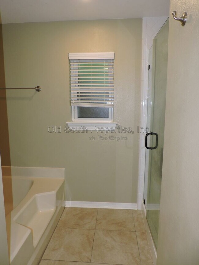 Building Photo - 5016 Challenger Way