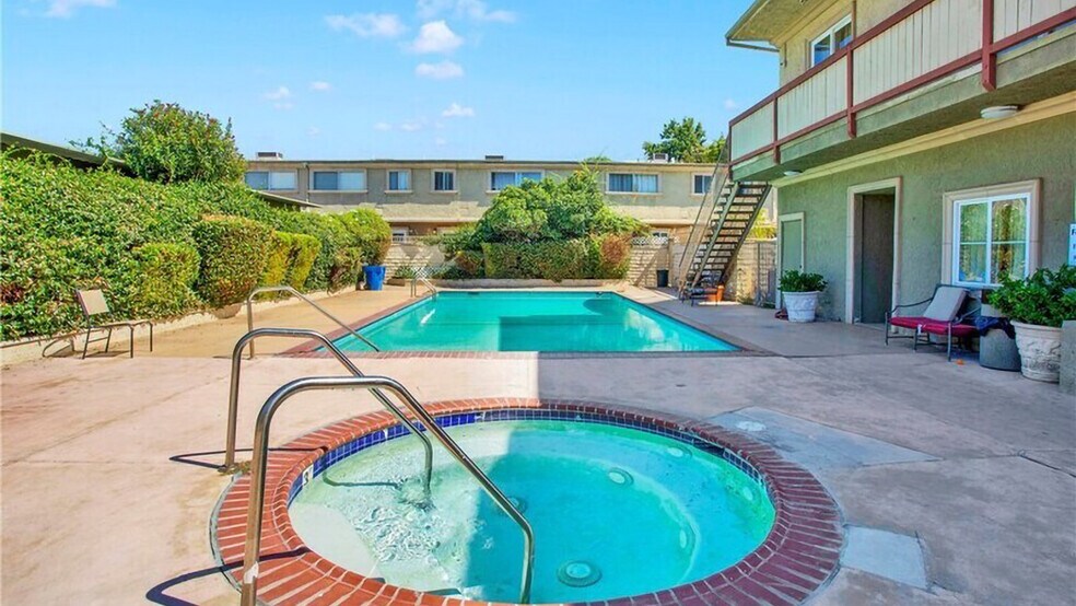 Building Photo - 20235 Cohasset St