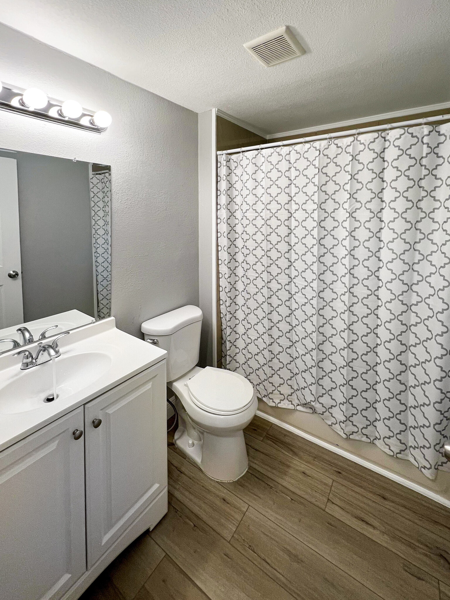 Building Photo - 3619 E Frierson Ave