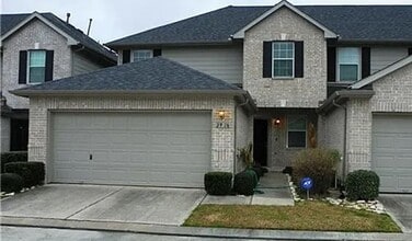 Building Photo - Charming 5BR Townhome in Houston