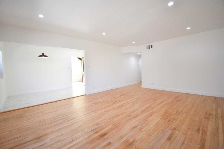 Building Photo - 1570 N Verdugo Rd