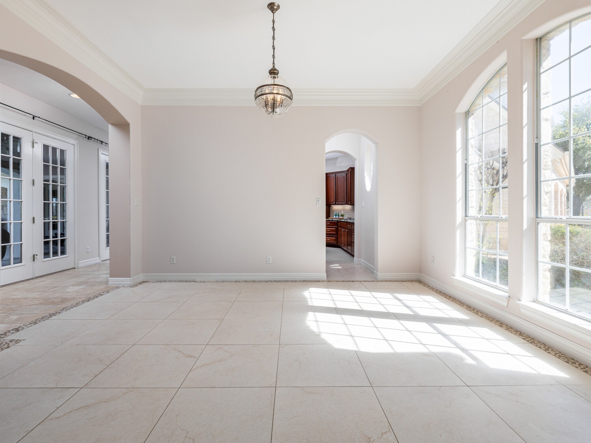 Building Photo - 9805 Big View Dr