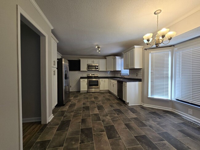 Building Photo - 6172 Lakeway Dr