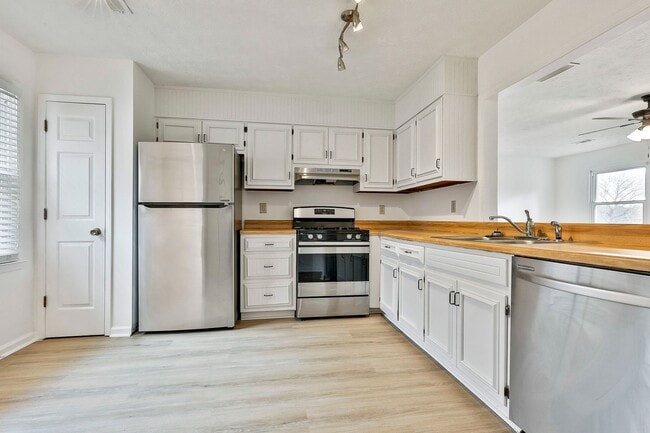 Building Photo - Updated 3 Bed 2 Bath Home in Tyrone with Private Yard and Covered Patio!