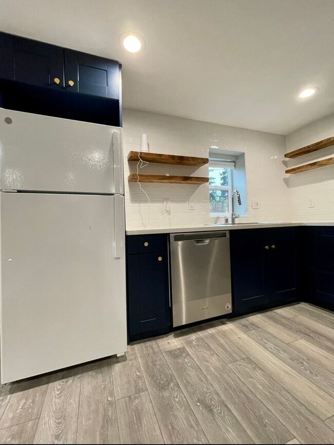 Building Photo - Stunning Mid Century Modern Cottage In Mill Park Neighborhood~  Large Yard w/ Privacy Fence~ Wash...