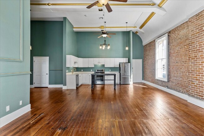 Building Photo - 2111 Postoffice St