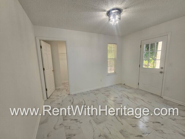 Building Photo - Gorgeous 3bd/ 2.5 bath Home in Popular Nat...