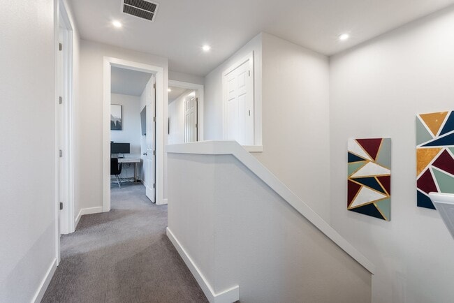 Building Photo - Beautiful 3-Bed, 3-Bath Home in Reeds Cros...