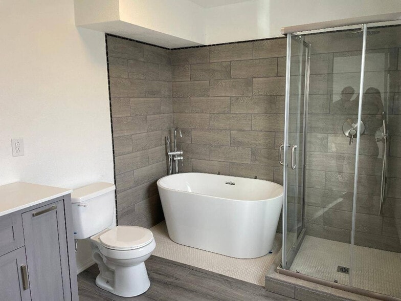 Building Photo - 1106 N 60th Ave