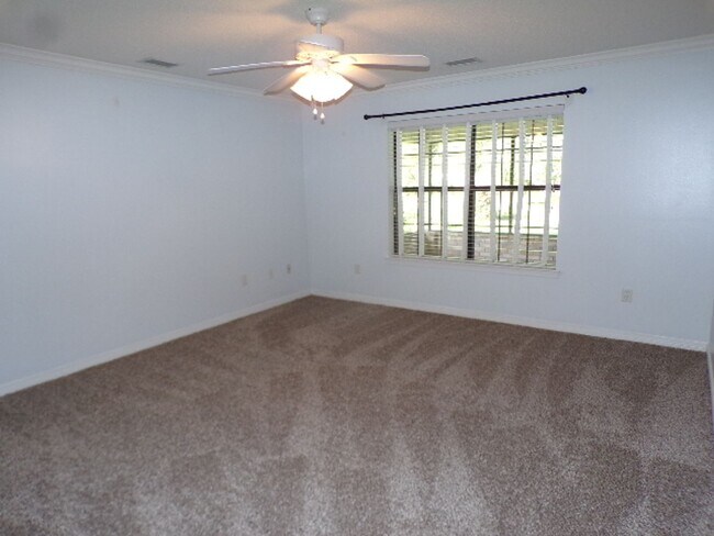 Building Photo - Beautiful 4-Bedroom Home - Heather Oaks