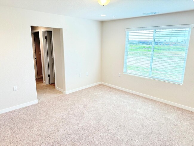 Building Photo - 2865 E Escarpa Dr