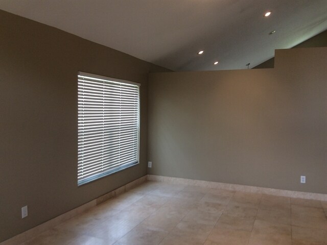 Building Photo - 636 Darkwood Ave