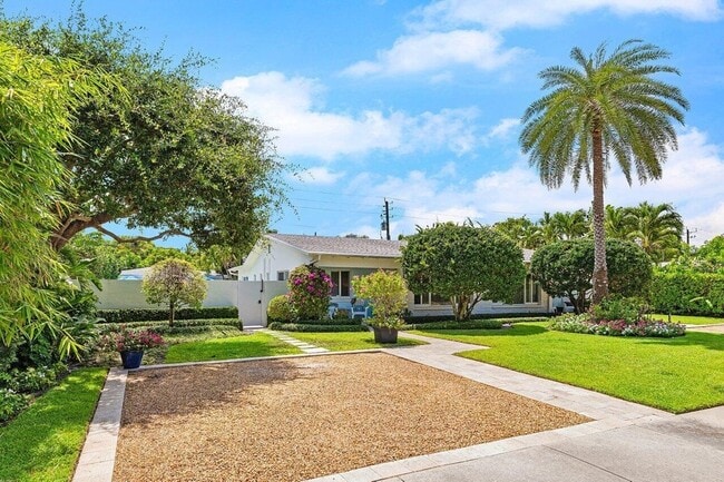 Building Photo - 340 NE 7th Ave