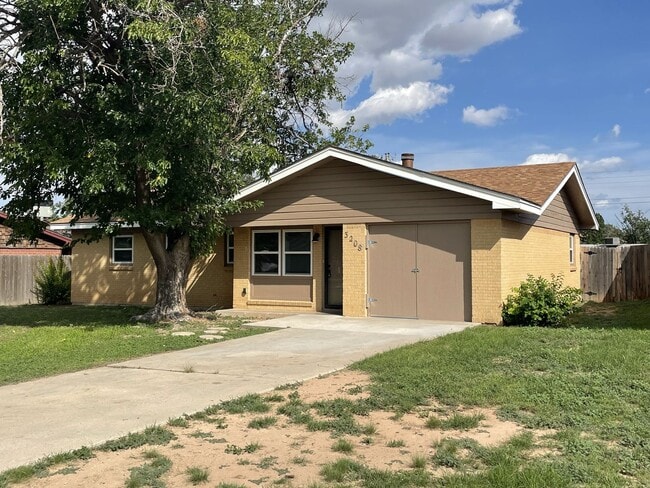 Building Photo - Newly Renovated 3-Bedroom, 2-Bath Home in ...