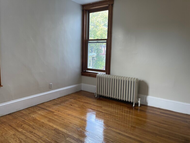 Building Photo - 338 K St