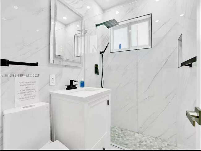 Building Photo - 7537 W Treasure Dr