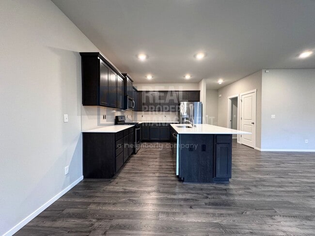 Building Photo - Spacious Modern 5-Bedroom Home with 3-Car ...