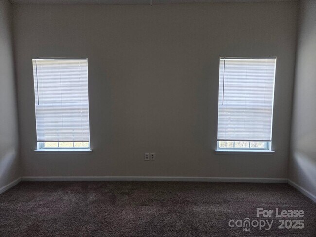 Building Photo - 924 Harbour View Cove NE