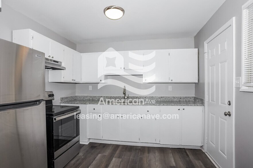 Building Photo - 715 Schroder Ave NE