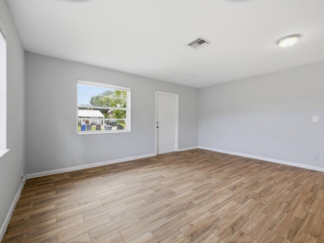 Building Photo - 3561 Oberon Ave