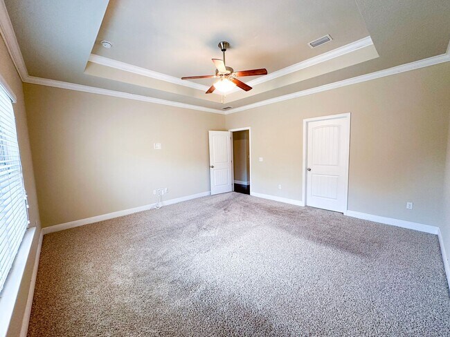 Building Photo - Well maintained 4 bedroom home with 2 car garage