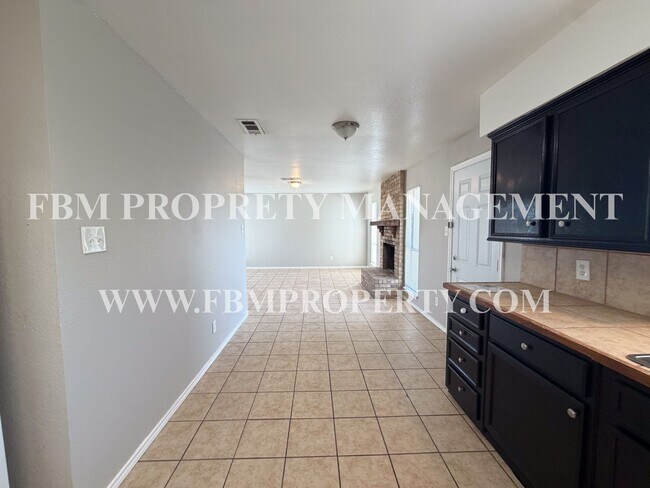 Building Photo - 1401 Old Bardwell Rd