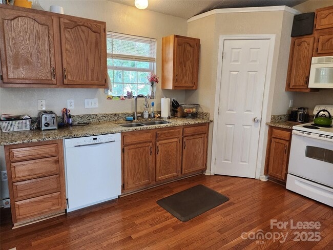 Building Photo - 4300 Carmel Forest Dr