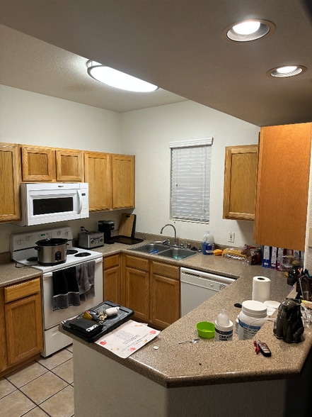 Building Photo - 7353 E University Dr