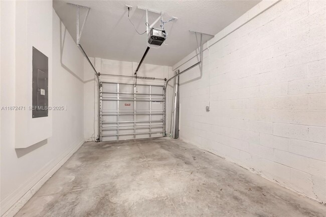 Building Photo - 1734 Party Pl