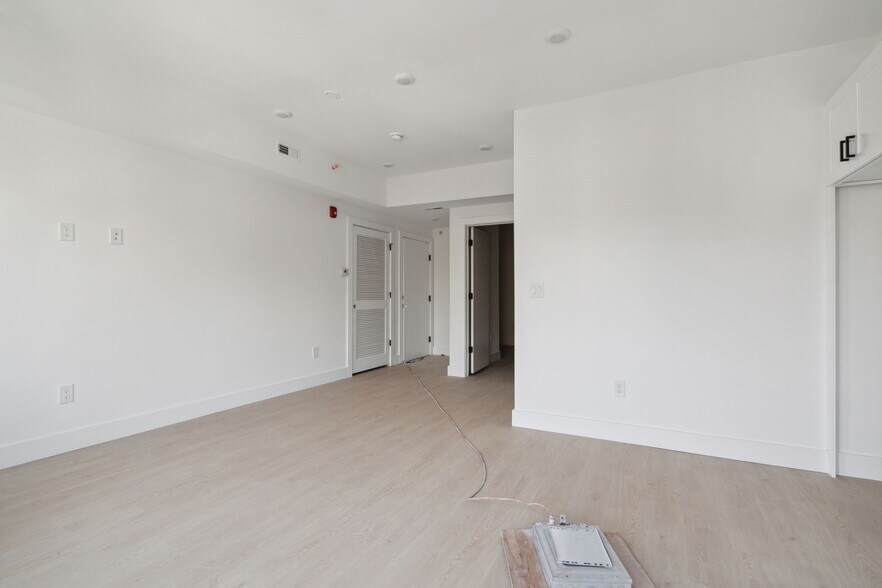 Building Photo - 2400 W Montgomery Ave