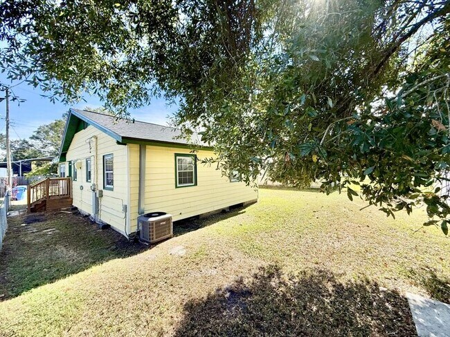 Building Photo - 5506 Staley Dr