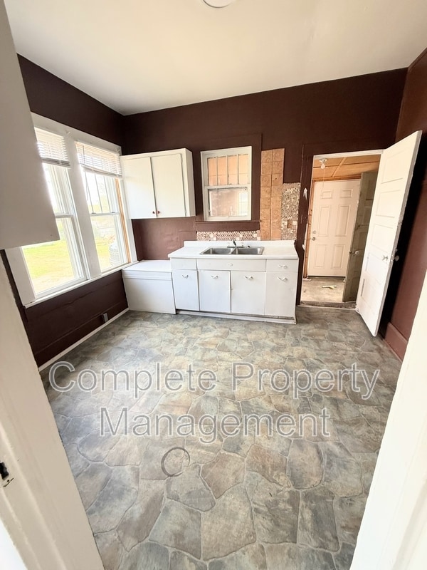 Building Photo - 2234 19th St N