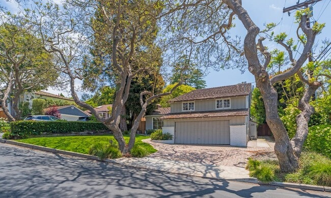 Building Photo - Valmonte 3 bed/3 bath Home plus guest house.